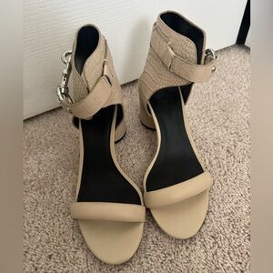 NWOT Rebecca Minkoff Strappy Round Block Heels size 7